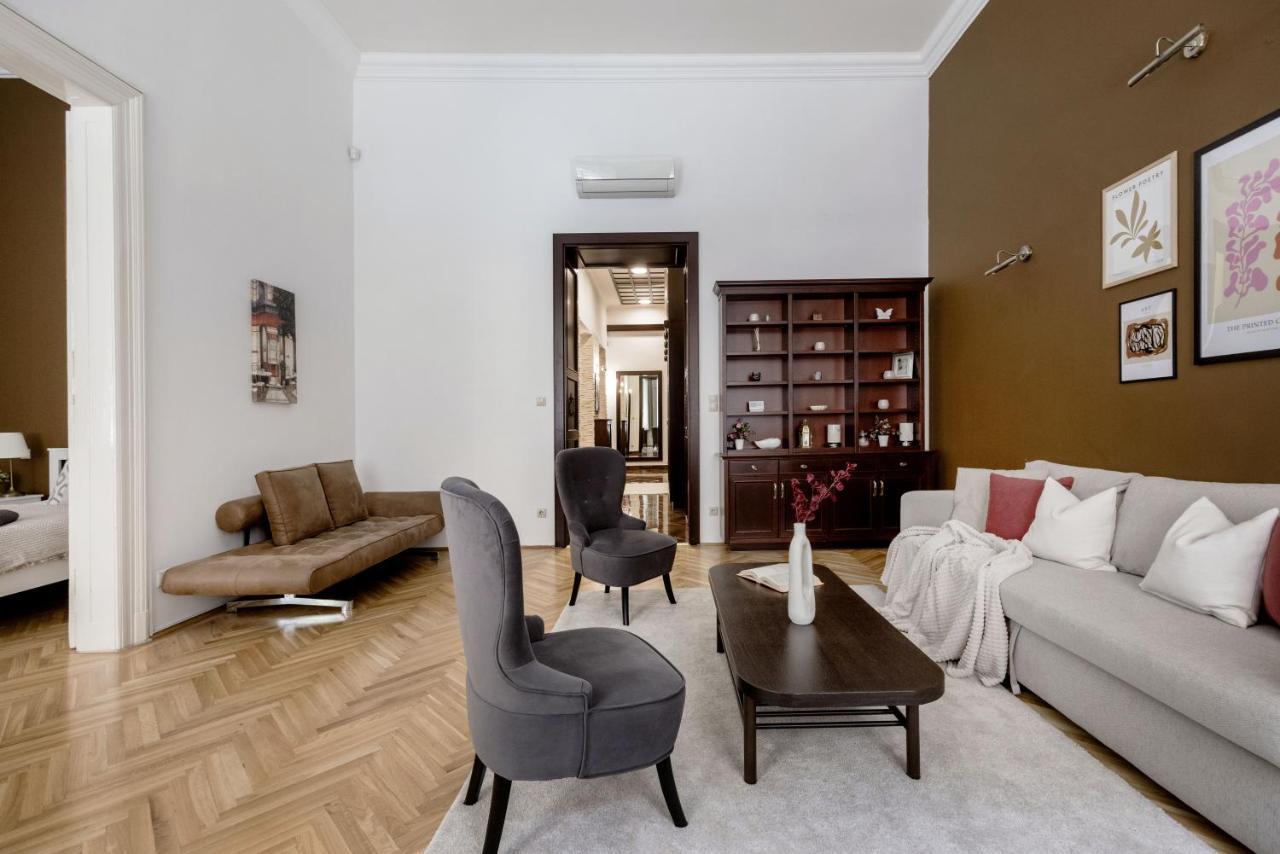 Luxe, Historic Home Near Downtown Landmarks 19Th Century Budapest Exterior photo