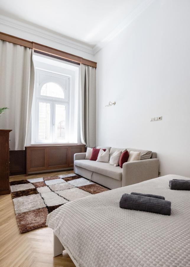 Luxe, Historic Home Near Downtown Landmarks 19Th Century Budapest Exterior photo
